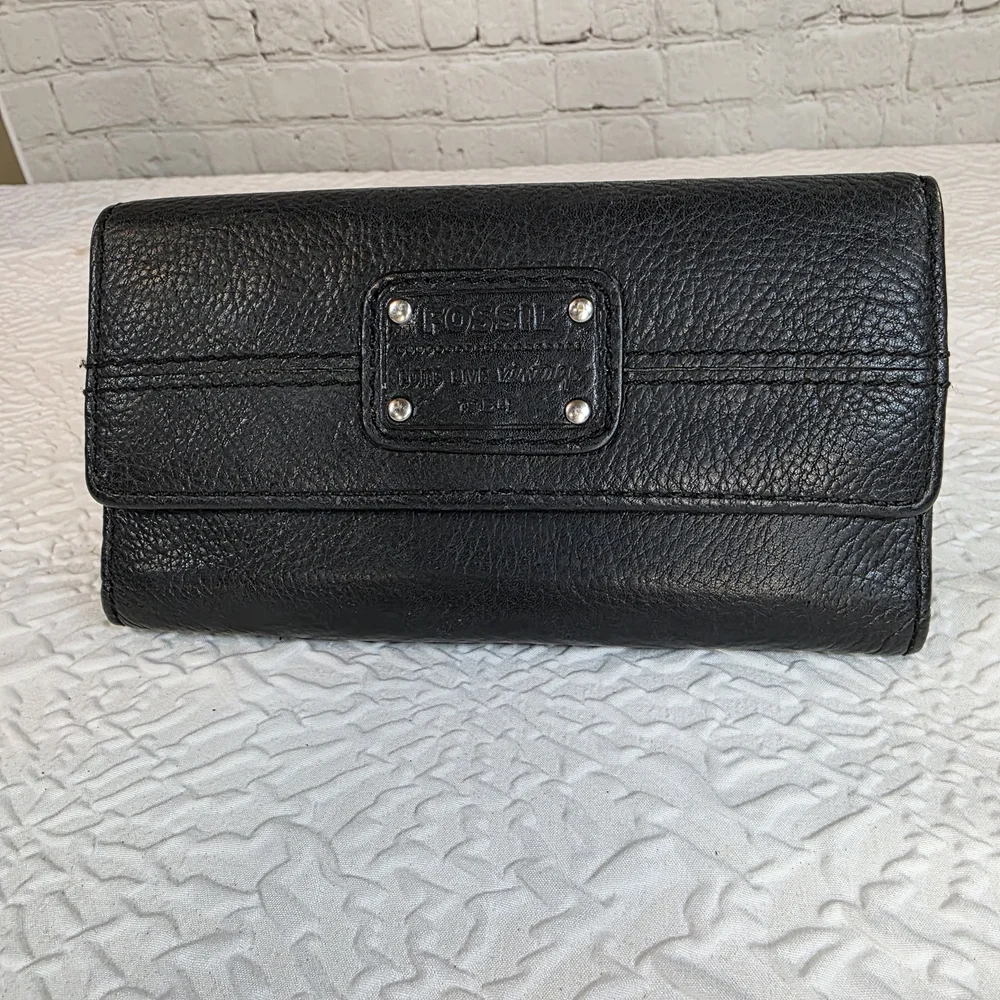 Fossil Long Live Vintage 1954 Black Pebbled Leather Trifold‎ Wallet Clutch